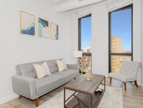 Chic 2 BR Suite with Gym Meeting Room by Stay Gia